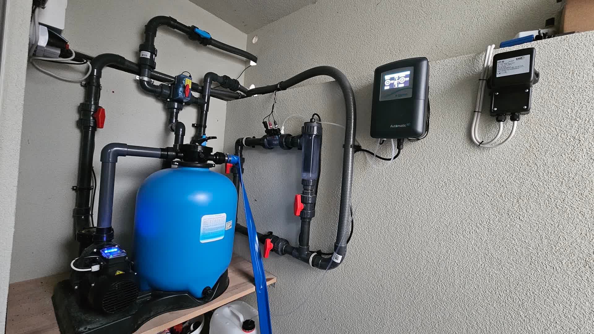 Pooltechnik Ludwigshafen – Pooltechnik Fertig Montage Technikraum, Referenzfoto 2 von 5 (VOLTavis - Elektrotechnik Meisterbetrieb)